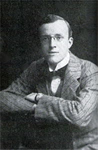 Hugh_walpole_1909